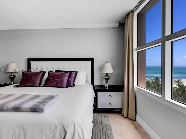 2-bedroom condo for rent in Miami Beach - 1500 Ocean Dr 704 - MondialRealty