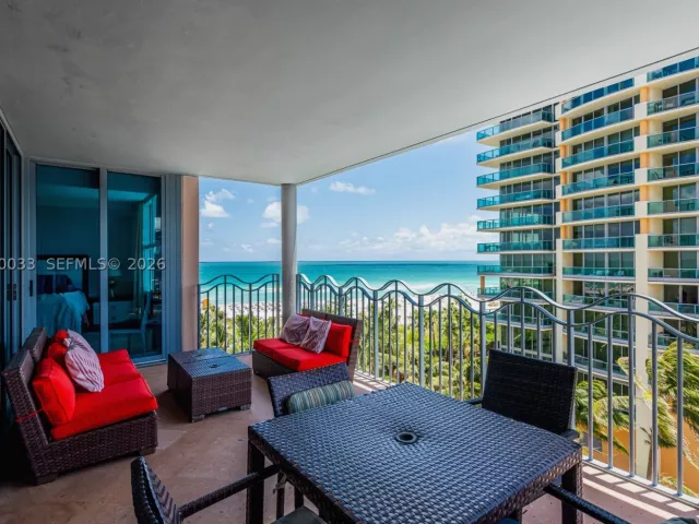 2-bedroom condo for rent in Miami Beach - 1500 Ocean Dr 704 - MondialRealty
