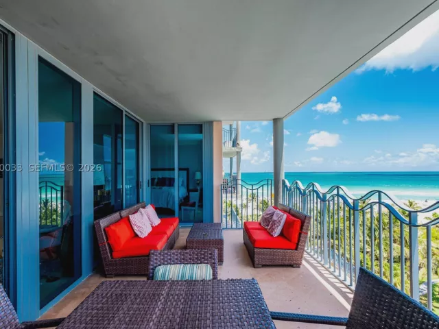 2-bedroom condo for rent in Miami Beach - 1500 Ocean Dr 704 - MondialRealty