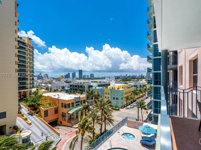 2-bedroom condo for rent in Miami Beach - 1500 Ocean Dr 704 - MondialRealty
