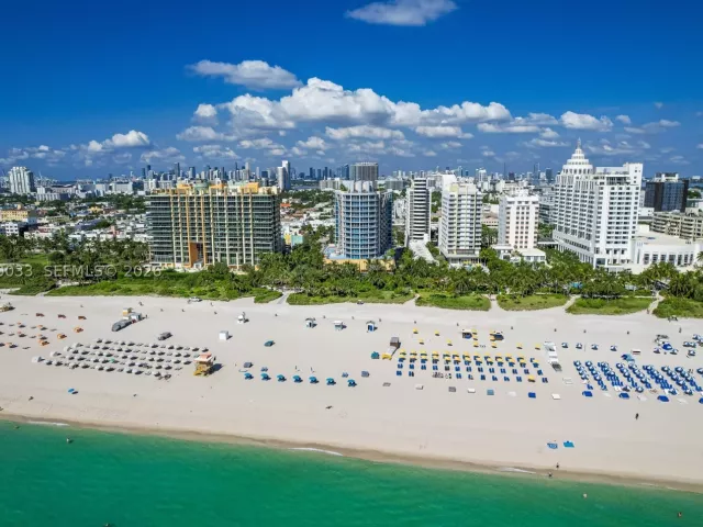 2-bedroom condo for rent in Miami Beach - 1500 Ocean Dr 704 - MondialRealty
