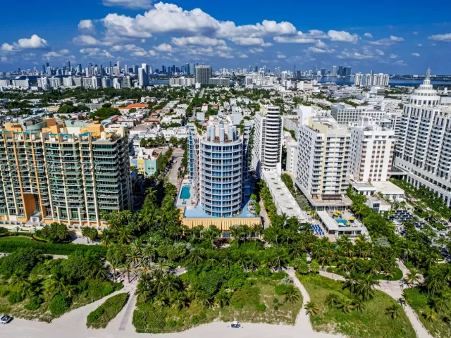 2-bedroom condo for rent in Miami Beach - 1500 Ocean Dr 704 - MondialRealty
