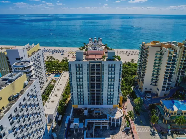 2-bedroom condo for rent in Miami Beach - 1500 Ocean Dr 704 - MondialRealty