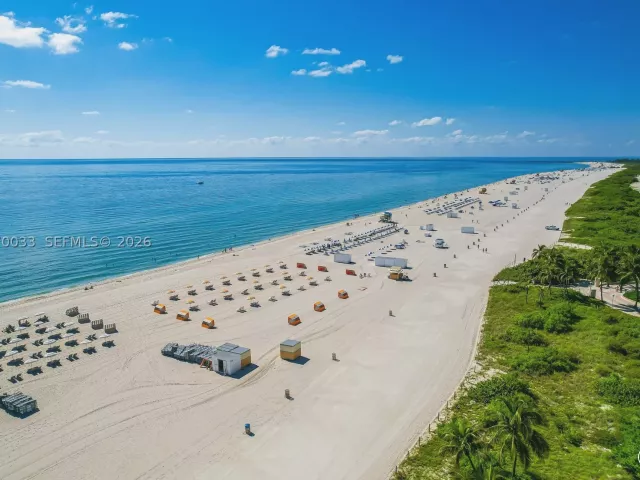 2-bedroom condo for rent in Miami Beach - 1500 Ocean Dr 704 - MondialRealty