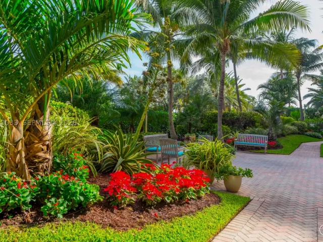 2-bedroom condo for rent in Miami Beach - 1500 Ocean Dr 704 - MondialRealty