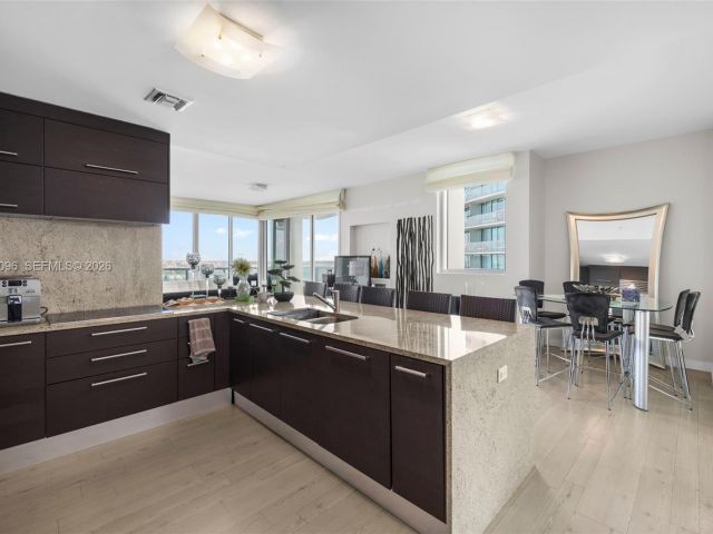 Apartment for rent  Unit #2401 - photo 7467411