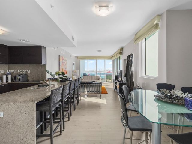 Apartment for rent  Unit #2401 - photo 7467412