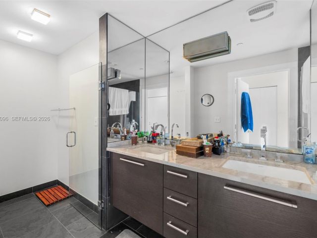 Apartment for rent  Unit #2401 - photo 7467425