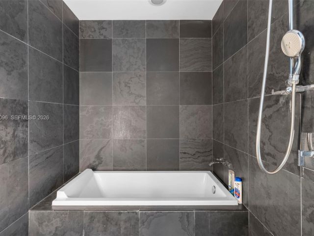 Apartment for rent  Unit #2401 - photo 7467426