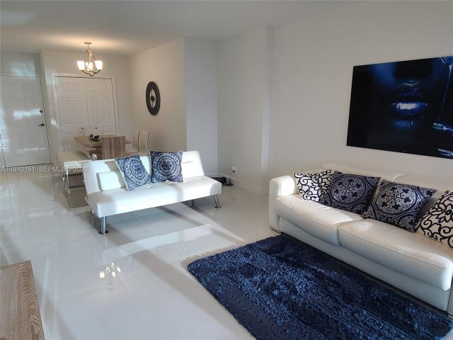 Apartment for rent  Unit #1031 - photo 7477775