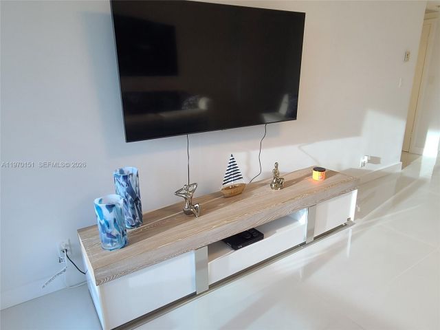 Apartment for rent  Unit #1031 - photo 7477776