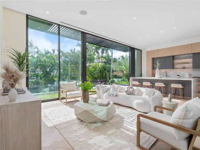 Home for rent at 536 W 51st St - photo 7469498