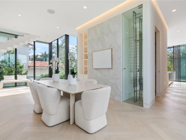 Home for rent at 536 W 51st St - photo 7469499