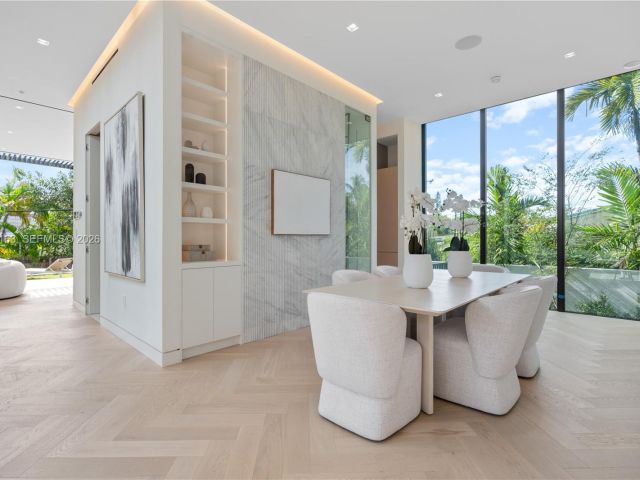 Home for rent at 536 W 51st St - photo 7469500