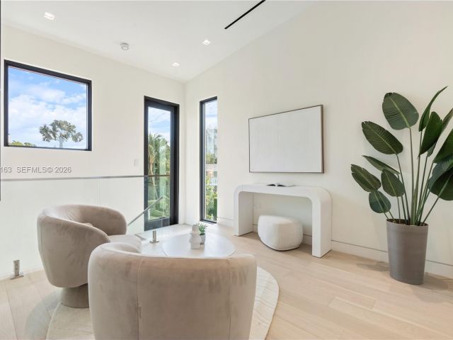 Home for rent at 536 W 51st St - photo 7469506