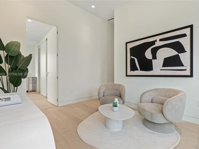 Home for rent at 536 W 51st St - photo 7469507