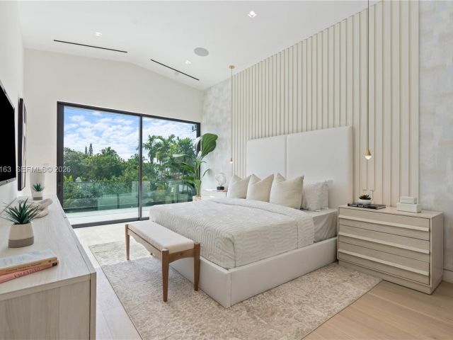 Home for rent at 536 W 51st St - photo 7469508