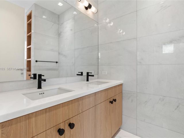 Home for rent at 536 W 51st St - photo 7469513