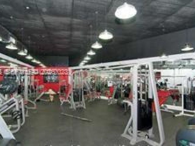 condo for rent in Miami Beach - 5445 Collins Ave 721 - MondialRealty