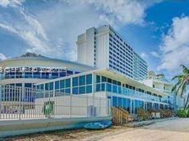 condo for rent in Miami Beach - 5445 Collins Ave 721 - MondialRealty