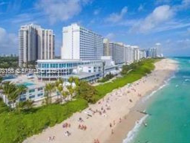 condo for rent in Miami Beach - 5445 Collins Ave 721 - MondialRealty