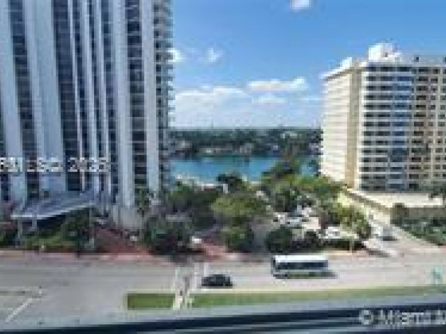 condo for rent in Miami Beach - 5445 Collins Ave 721 - MondialRealty