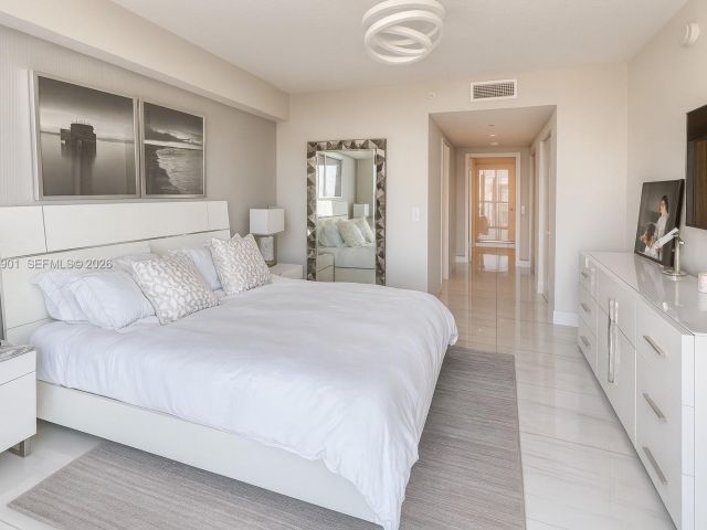 Apartment for rent  Unit #4-2407 - photo 7490112