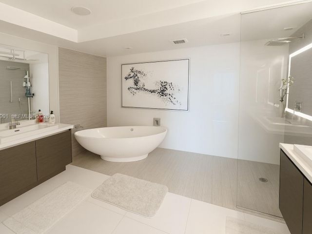 Apartment for rent  Unit #4-2407 - photo 7490117