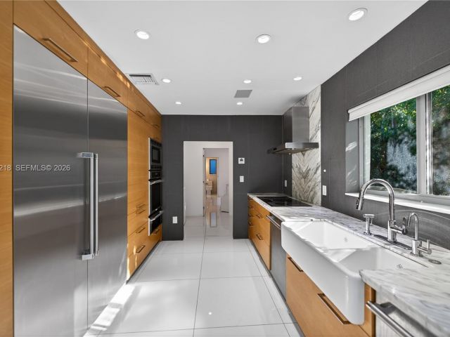 Home for sale at 1000 N Shore Dr - photo 7468230