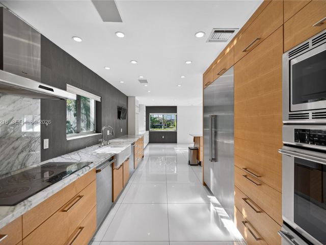 Home for sale at 1000 N Shore Dr - photo 7468232