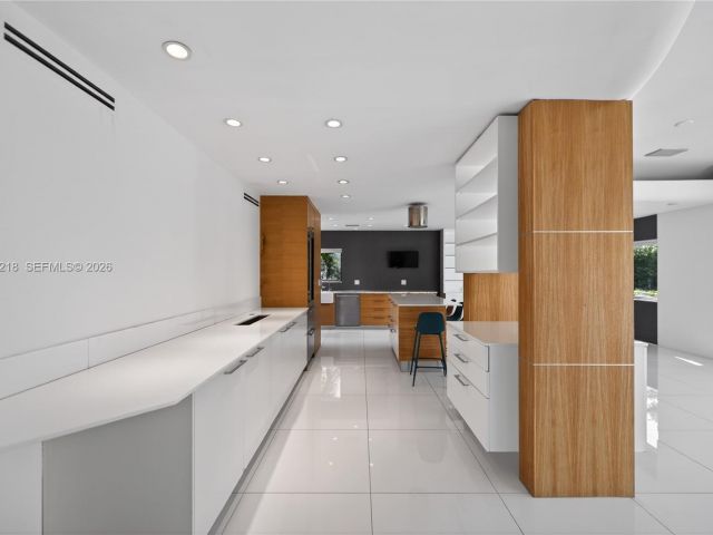 Home for sale at 1000 N Shore Dr - photo 7468236