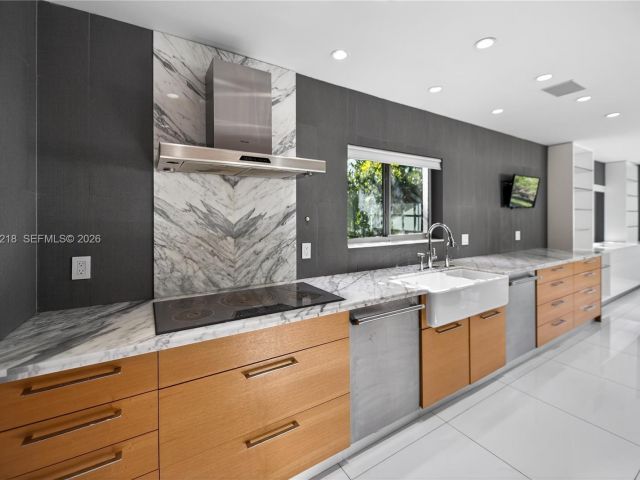 Home for sale at 1000 N Shore Dr - photo 7468239