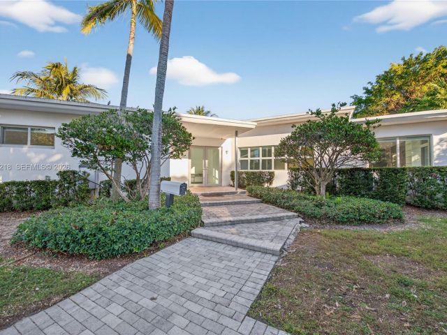 Home for sale at 1000 N Shore Dr - photo 7468242