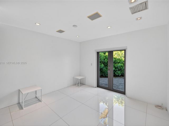 Home for sale at 1000 N Shore Dr - photo 7468254