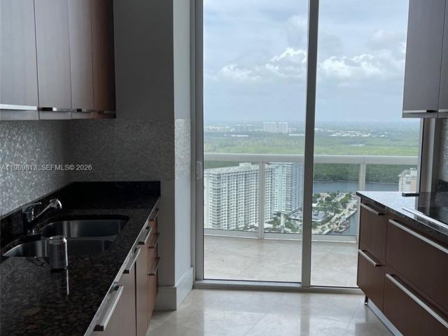 Apartment for rent  Unit #3405 - photo 7497420