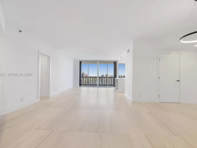 2-bedroom condo for sale in Aventura - 3000 Island Blvd 2504 - MondialRealty