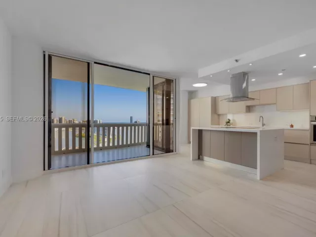 2-bedroom condo for sale in Aventura - 3000 Island Blvd 2504 - MondialRealty