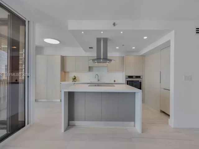 2-bedroom condo for sale in Aventura - 3000 Island Blvd 2504 - MondialRealty