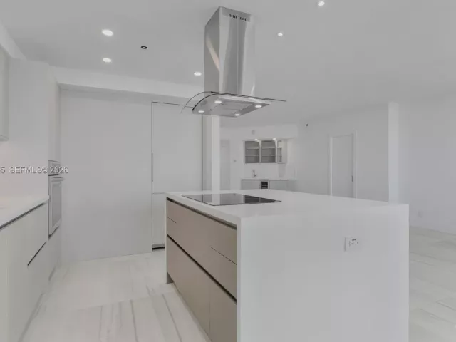 2-bedroom condo for sale in Aventura - 3000 Island Blvd 2504 - MondialRealty