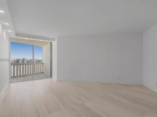 2-bedroom condo for sale in Aventura - 3000 Island Blvd 2504 - MondialRealty