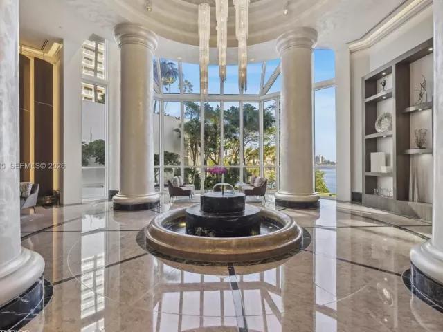 2-bedroom condo for sale in Aventura - 3000 Island Blvd 2504 - MondialRealty