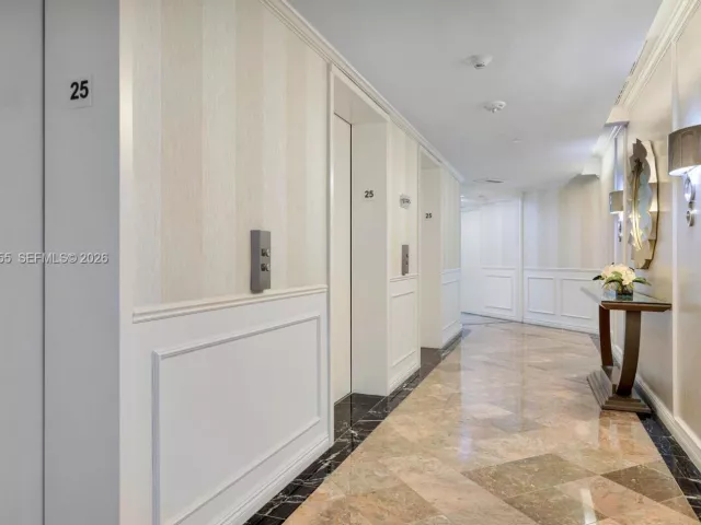 2-bedroom condo for sale in Aventura - 3000 Island Blvd 2504 - MondialRealty