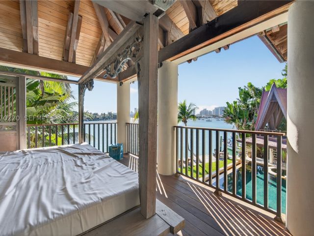 6-bedroom home for rent in Miami Beach - 14 W San Marino Dr - MondialRealty