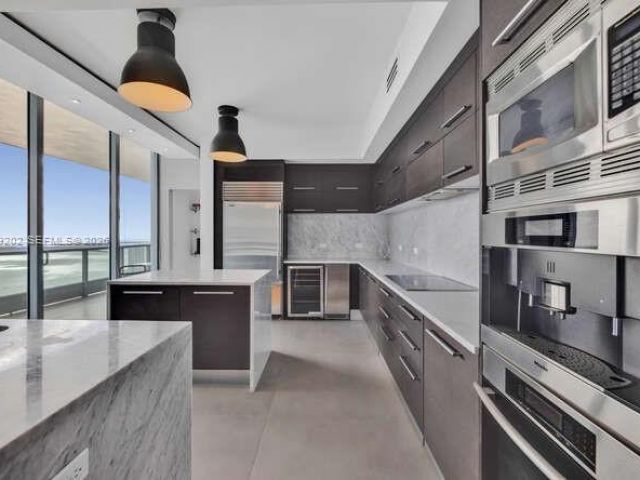 Apartment for rent  Unit #6205 - photo 7467401