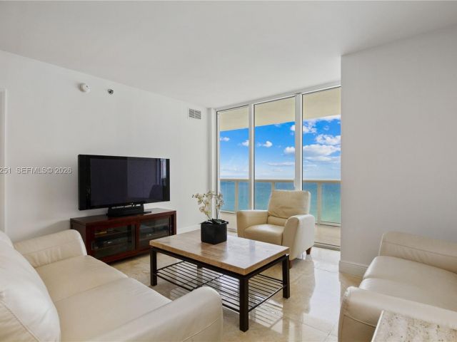 Apartment for rent  Unit #4204 - photo 7499747