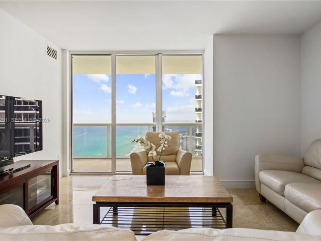 Apartment for rent  Unit #4204 - photo 7499748