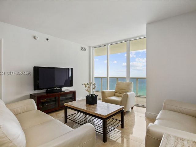 Apartment for rent  Unit #4204 - photo 7499749