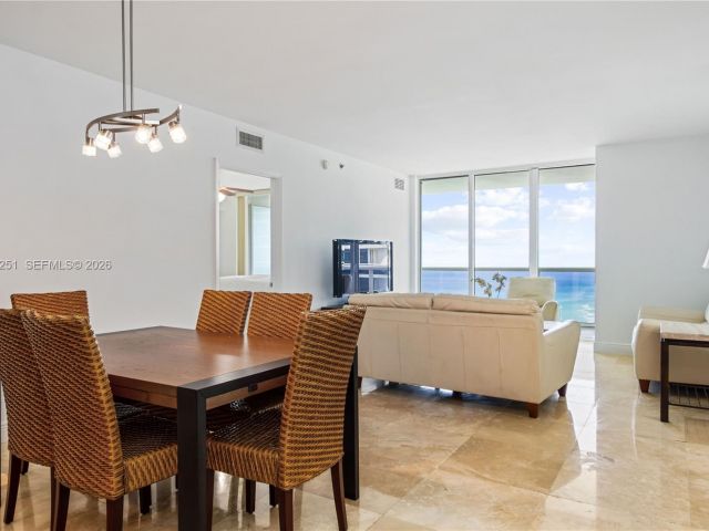 Apartment for rent  Unit #4204 - photo 7499750