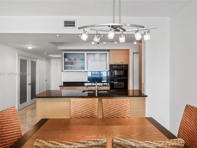 Apartment for rent  Unit #4204 - photo 7499752