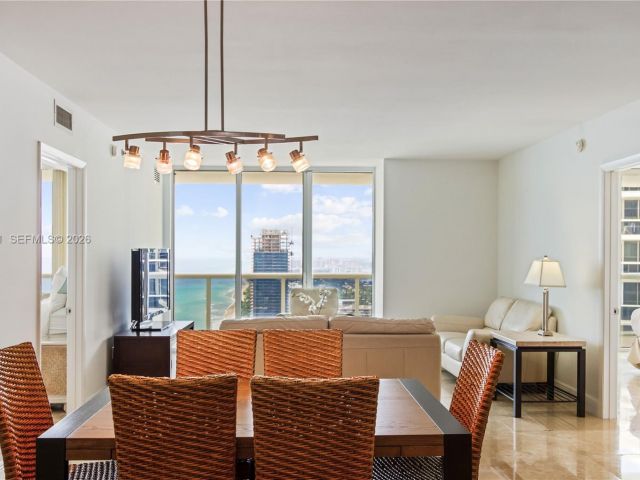 Apartment for rent  Unit #4204 - photo 7499754